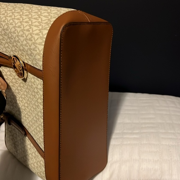 Michael Kors Jet Set Travel Small Logo Top-Zip Tote Bag, Vanilla w/dust bag - Picture 5 of 6